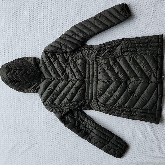 Micheal Kors Packable Down Fill Jackey (Small) - Picture 7 of 8